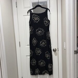 Chic Black and White Floral Maxi Dress